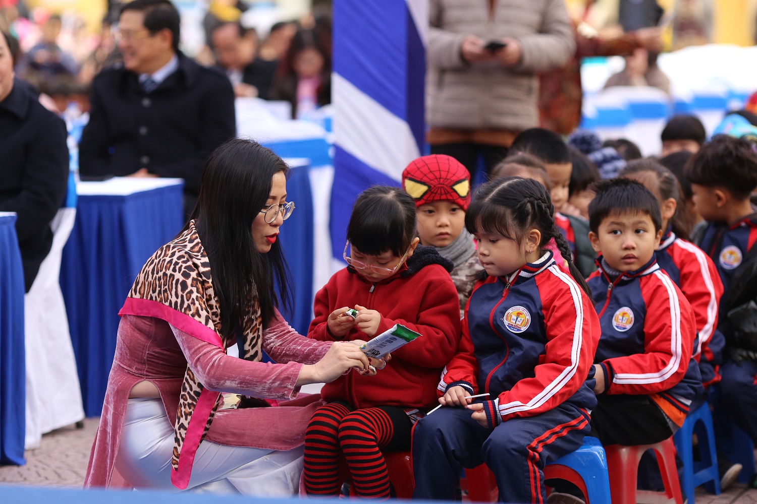 Hà[-]Nội[-]đồng[-]loạt[-]cho[-]trẻ[-]em[-]uống[-]sữa[-]học[-]đường[-]từ[-]năm[-]2019